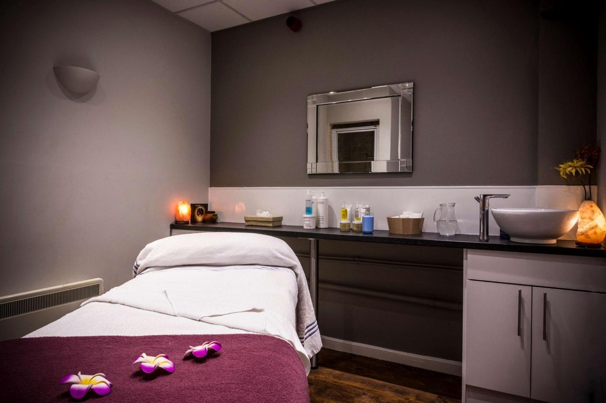 Doubletree By Hilton Cheltenham-Cotswolds Ngoại thất bức ảnh