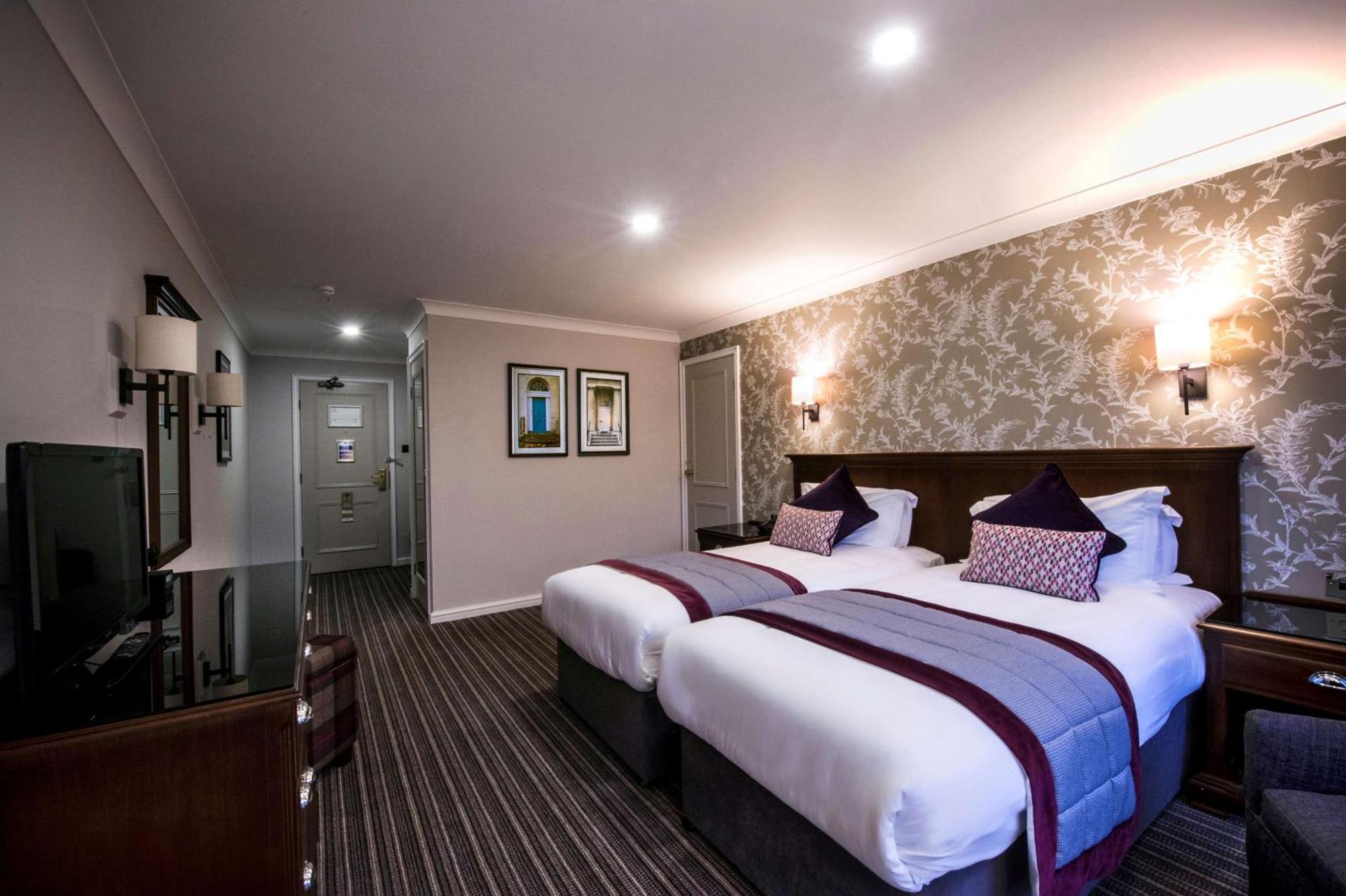 Doubletree By Hilton Cheltenham-Cotswolds Ngoại thất bức ảnh